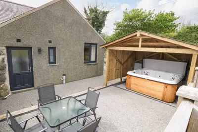 Image de Tyddyn Sianel - Onnen, family friendly, with hot tub in Criccieth