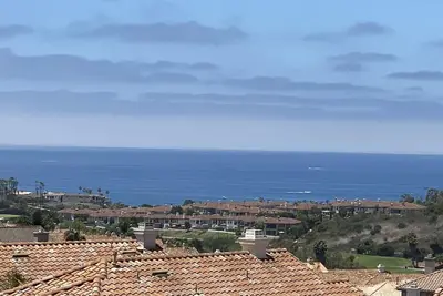 Image de Beautiful house with ocean view-15 minutes walk to the sand