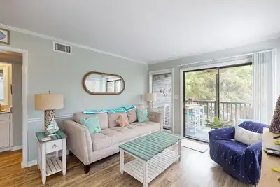 Image de Condo by the ocean with a pool, tennis, WiFi, central Ac - steps from the beach