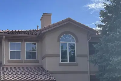 Image de Quiet and cozy Condo walking distance to world arena.