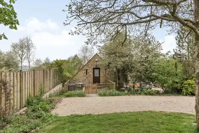 A stylish dog friendly holiday cottage in the Cotswolds - Rainbow Barns