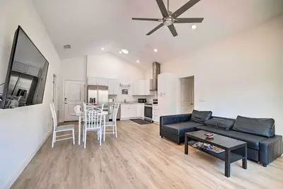 Image de Sleek Tavares Condo 3 Miles to Downtown