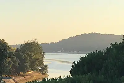 Image de Lac, océan, golf, village à pied!