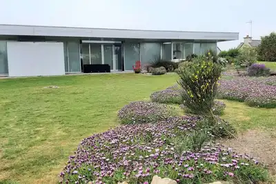 Image de Villa plain-pied, jardin, vélos et kayaks, à 370m de la plage à Landrellec.
