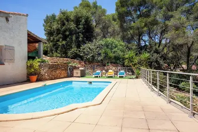 Image de Maison méditerranéenne, piscine privée, plages, calanques.
