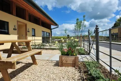 Image de Cobnut Barn, moderne ensemble de conversion de la grange sur un domaine privé Cotswold