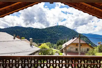 Image de \"Appartement de la Joux\" avec vue sur les montagnes, balcon et Wi-Fi.