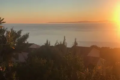 Image de Mazet rénové 2 chambres au calme vue mer plages à pied