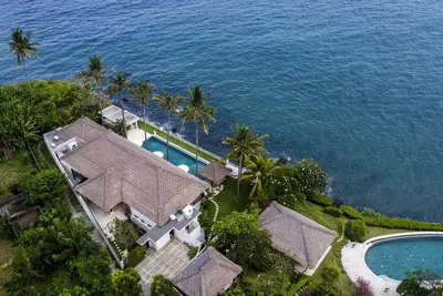 Image de Modern Luxury 5 Bdr Ocean front Villa w\/ Infinity Pool in Candidasa
