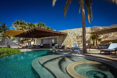 Image de 6br Villa on Swimmable Beach!