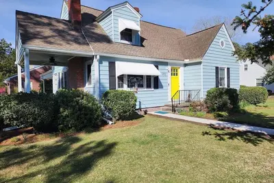 Image de Discover Beaufort's history steps away! Charming Apartment near downtown.