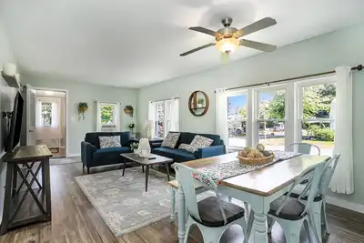 Image de Charming South Haven Cottage - 5 minute to the beach!