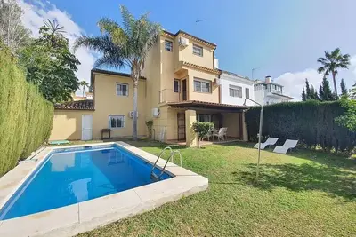 Superbe Villa 6 Chambres Tout Proche Banus