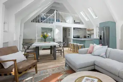 Image de Juniper Presents: Spectacular High-end Design 4br-2ba, Firepit, 1min to Prvt Beac