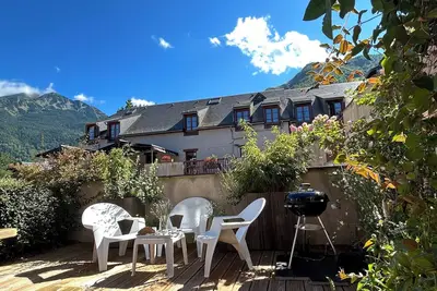 Image de T3 6\/8 pers avec grande terrasse, piscine, wifi, parking à Vignec \/ Saint-Lary