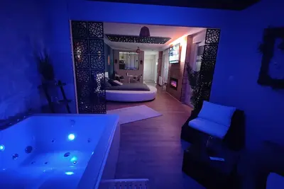 Image de Gite Romantique avec Spa et Ciel étoilé La Maison du Bonheur