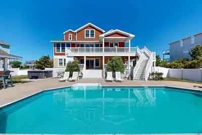 Image de Ocean view home, steps to beach with private pool/hot tub & cabana - dogs Ok