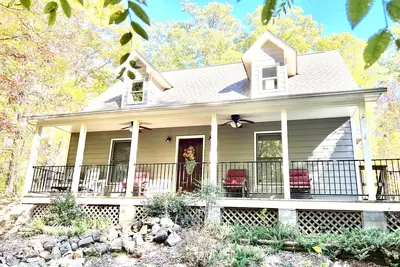 Image de Cabin on prvt 2 acres near  Dollywood Pigeon Forge 2 mi off Pkwy sleeps up to 9