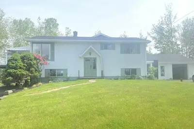 Image de Very private home on three acres, 5 minute walk to beautiful sandy beach.