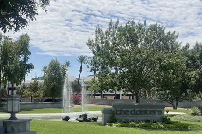 Image de Well Appointed fully furnished 2 Br, Guard-Gated, Biltmore area condo