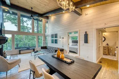 Image de Mountain Abode - Luxury Cabin with Hot Tub