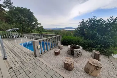 Image de Maison de vacances avec vue et piscine