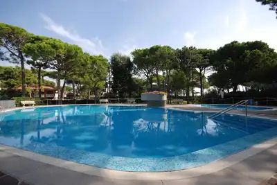 Image de Appartement de vacances avec terrasse et piscine