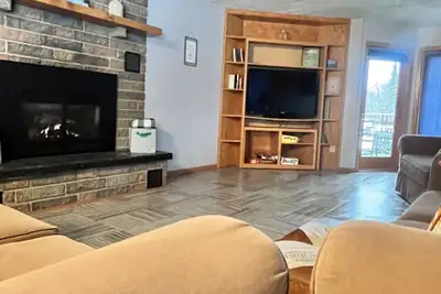Image de Large Private Fully equipped Suite on the Golf Course close to Many Lakes!