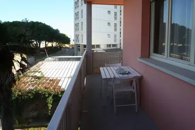 Image de Appartement de vacances avec climatisation et vue partielle sur la mer