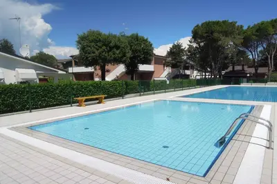 Image de Appartement de vacances avec climatisation, balcon et piscine