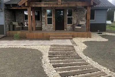 Image de Custom Built Cabin\/House Surrounded by Gorgeous Views in Serene Donnelly