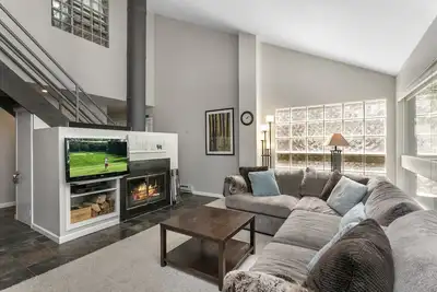 Image de East Vail 3 Bedroom Creekside Condo by Gorecreek Rentals
