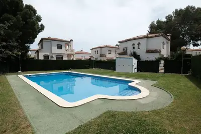 Image de Magnifique maison de vacances pour 6 personnes avec piscine, Wifi, Tv, patio et parking