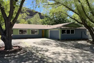 Image de Midcentury Ranch w/Ac, Fully Fenced Yard, 2 Car Garage, Wd, 5 Hd TVs, Fast WiFi
