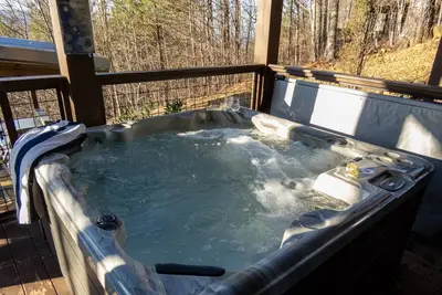 Image de 5 Br, Fire Pit, Hot Tub, Pool Table, Mountain View Retreat! Book Today!