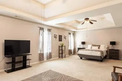 Image de Stylish &Spacious 5bd Home w/ a Spa-Like Suite 22min from Dt Atlanta!
