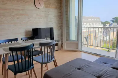Image de Appartement rénové centre Perros-Guirec avec balcon proche plage