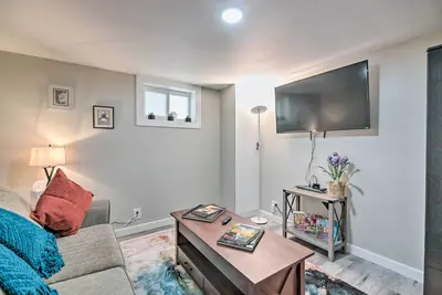 Image de Fresh Downtown Longmont Apartment - Walk to Main!