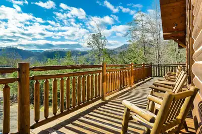 Image de Log Cabin★Secluded April Specials★Hot Tub★Game Room★Convenient★