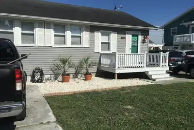 Image de Fully stocked beach house, 3-minutes from beach, restaurants, and fishing pier.