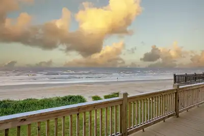 Image de Beachfront! Sleeps 20! Arcades*Foosball*BigHotTub!