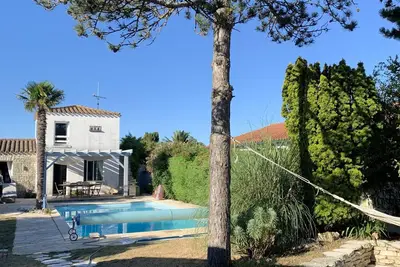 Image de Jolie Villa à la Bree les bains pour 8 personnes avec piscine, 300 m plage