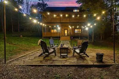 Image de Pup Friendly Two Game Rooms and Firepit!