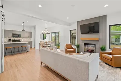 Image de Modern 4 Bed\/3. 5 Bath Farmhouse Steps to Downtown Cf!