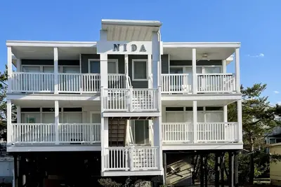 Image de Lovely 3 bedroom condo about 150 steps to the sandy beach.