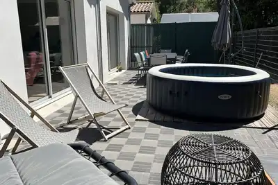 Image de Maison récente avec jacuzzi à 800 m de la plage