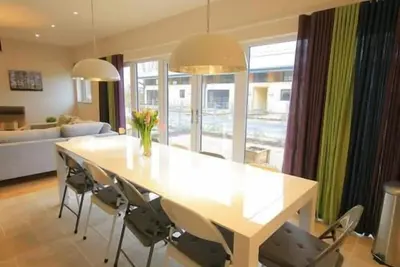 Image de Sleeps 8, Dogs Welcome, No smoking, Wood Burner, Wi-Fi, Courtyard Garden, Cot and Highchair, Off ro