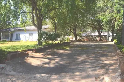 Image de Serene spacious environment five minutes drive