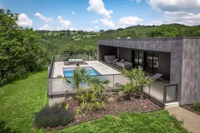 Villa Romana : Luxe et Relaxation avec Piscine Privée et Jacuzzi Exclusif