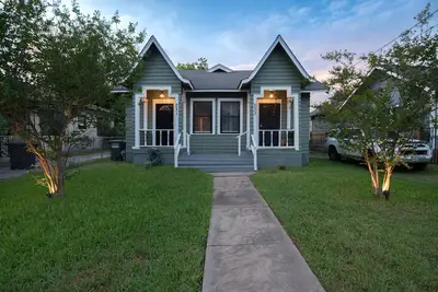 Image de The HighHouse - 2 miles to Downtown, 1/1 Historic Duplex
